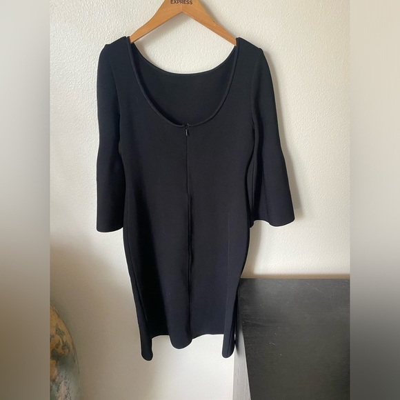 St. John Women’s Bodycon Black Dress Size 6 Open Back Flare Sleeve Event Midi - Picture 2 of 9